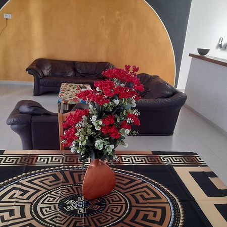 Appartement Familial Spacieux Avec Climatisation Ziguinchor Kültér fotó