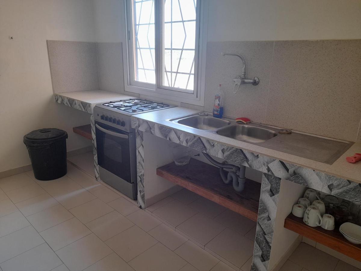 Appartement Familial Spacieux Avec Climatisation Ziguinchor Kültér fotó