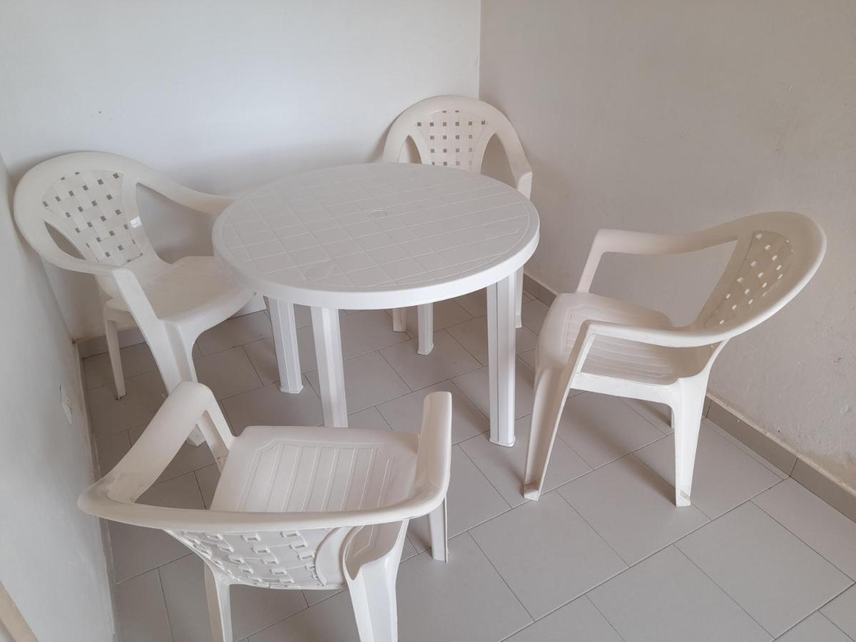 Appartement Familial Spacieux Avec Climatisation Ziguinchor Kültér fotó