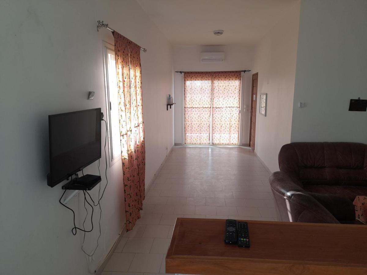 Appartement Familial Spacieux Avec Climatisation Ziguinchor Kültér fotó
