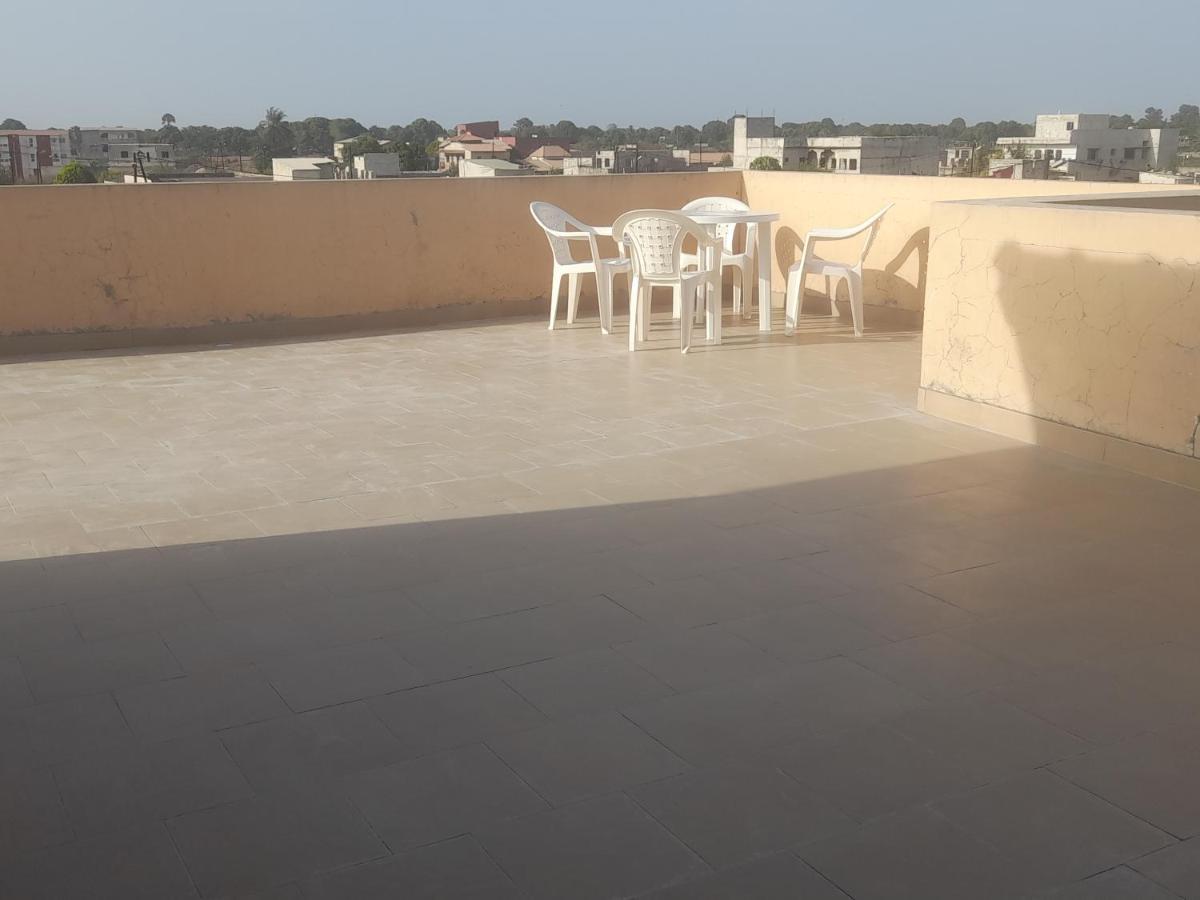 Appartement Familial Spacieux Avec Climatisation Ziguinchor Kültér fotó