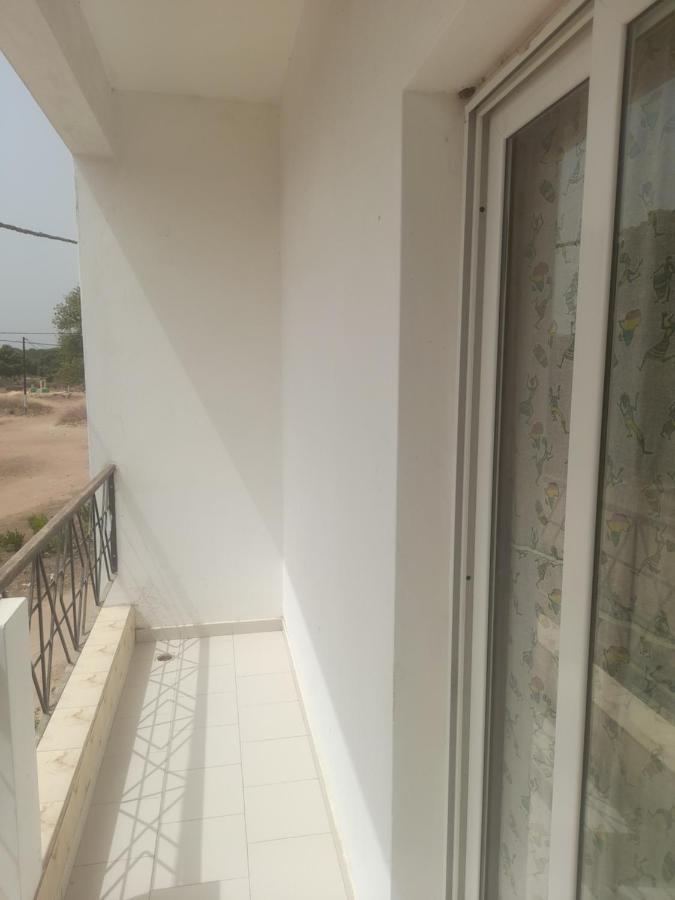 Appartement Familial Spacieux Avec Climatisation Ziguinchor Kültér fotó