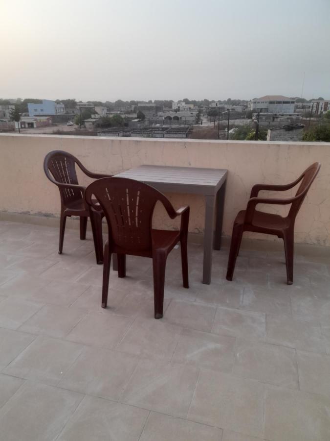 Appartement Familial Spacieux Avec Climatisation Ziguinchor Kültér fotó