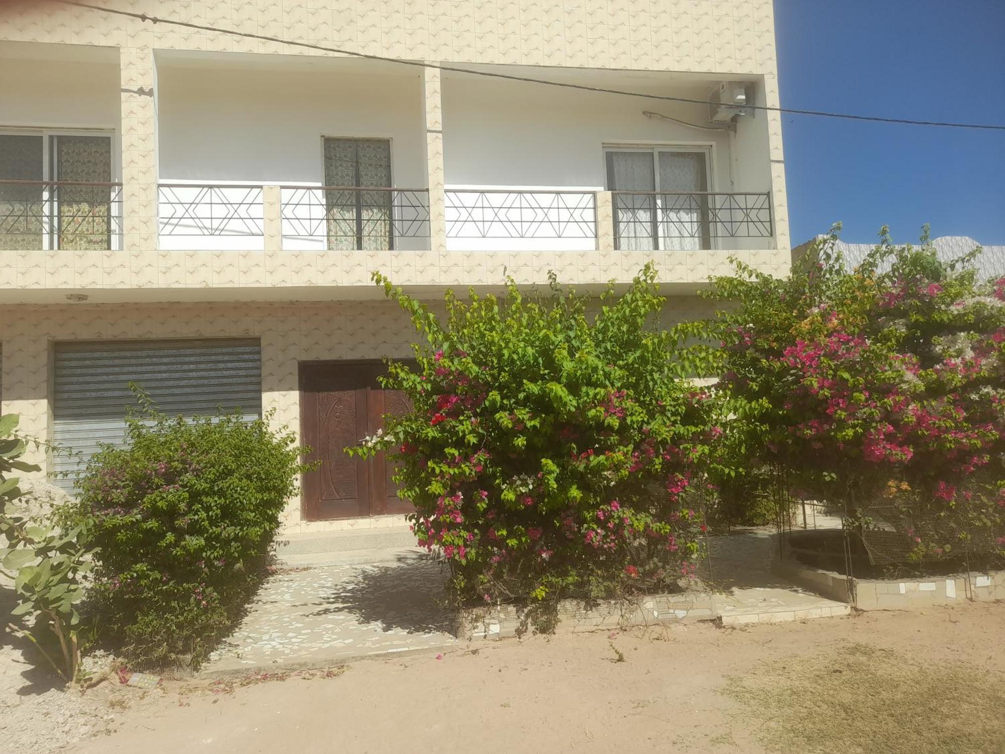Appartement Familial Spacieux Avec Climatisation Ziguinchor Kültér fotó