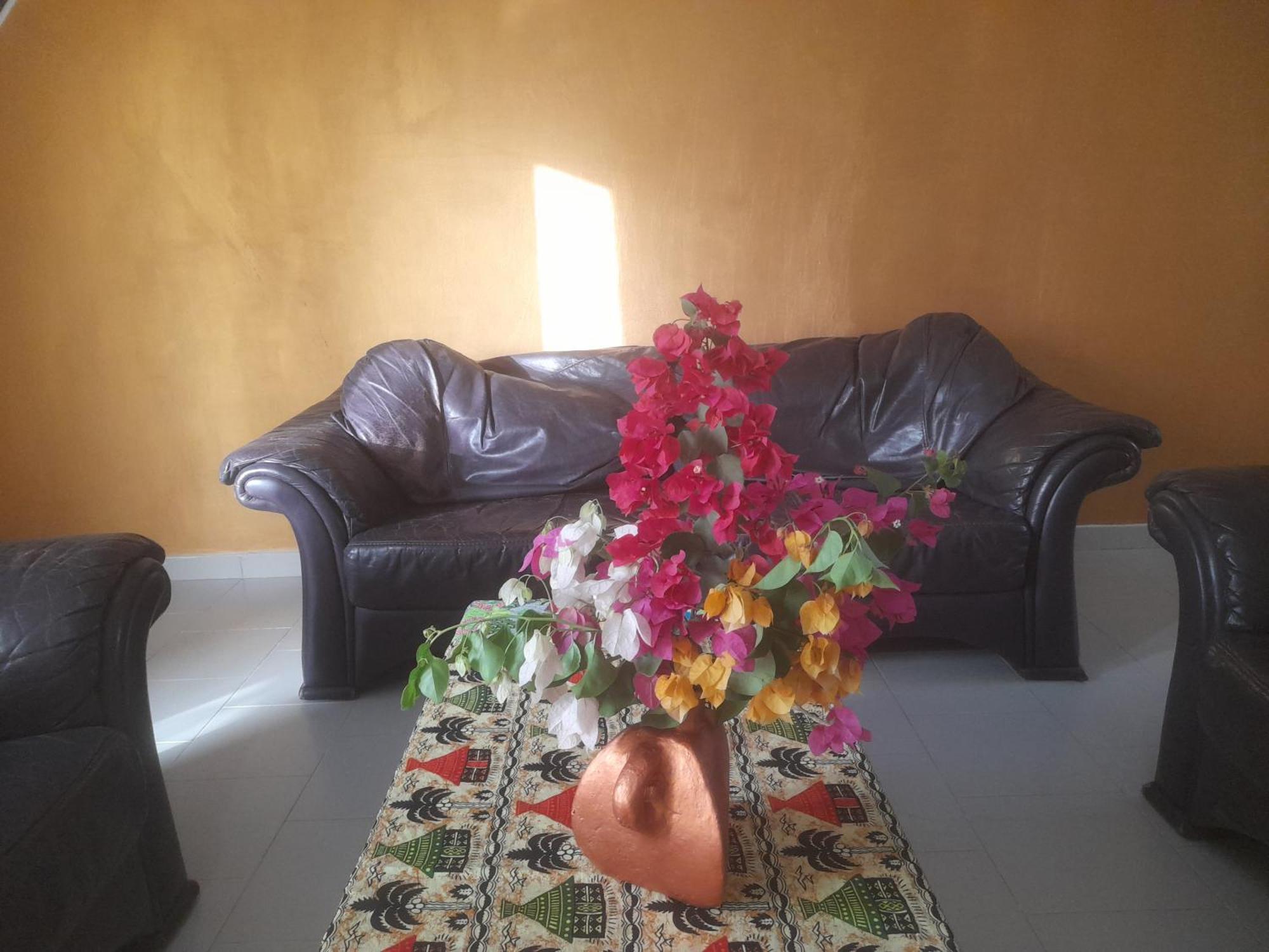 Appartement Familial Spacieux Avec Climatisation Ziguinchor Kültér fotó
