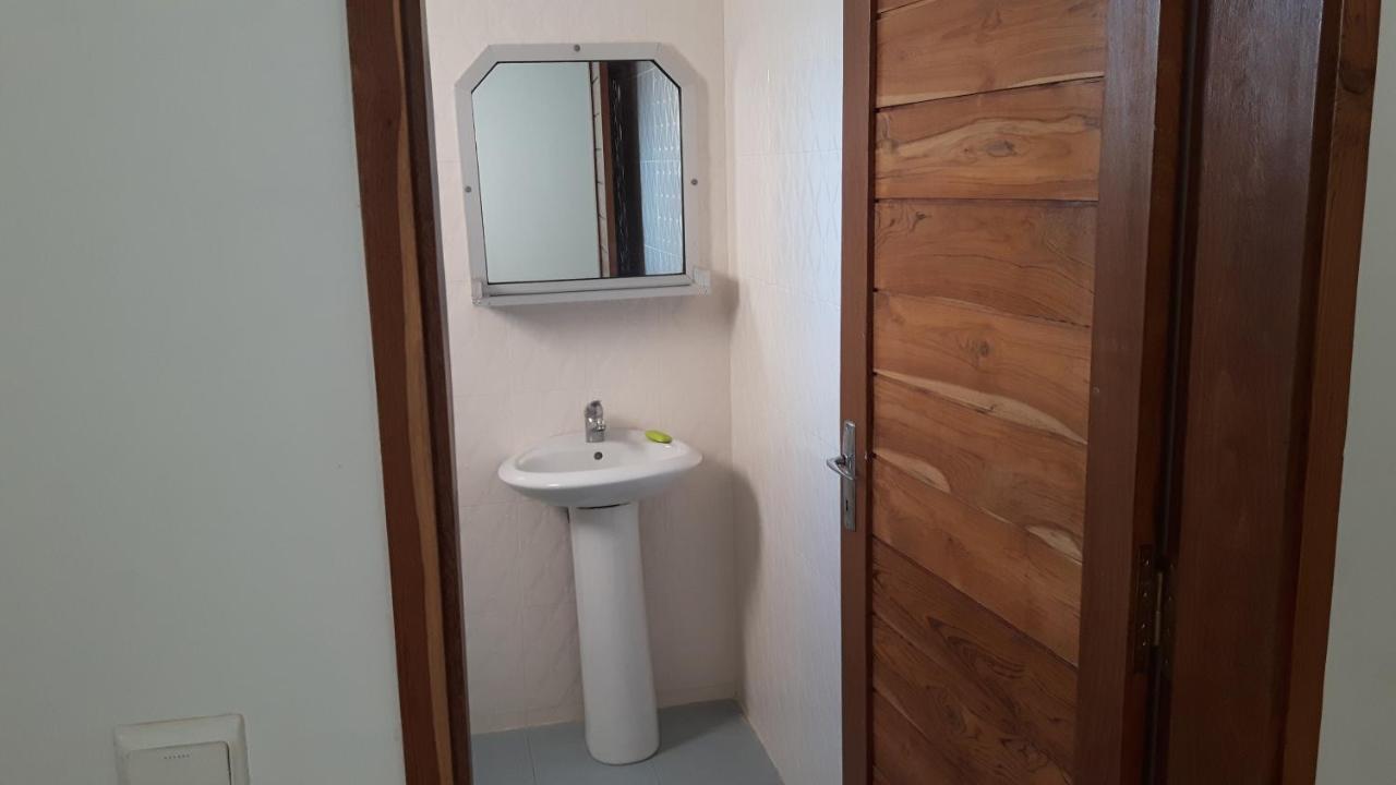 Appartement Familial Spacieux Avec Climatisation Ziguinchor Kültér fotó