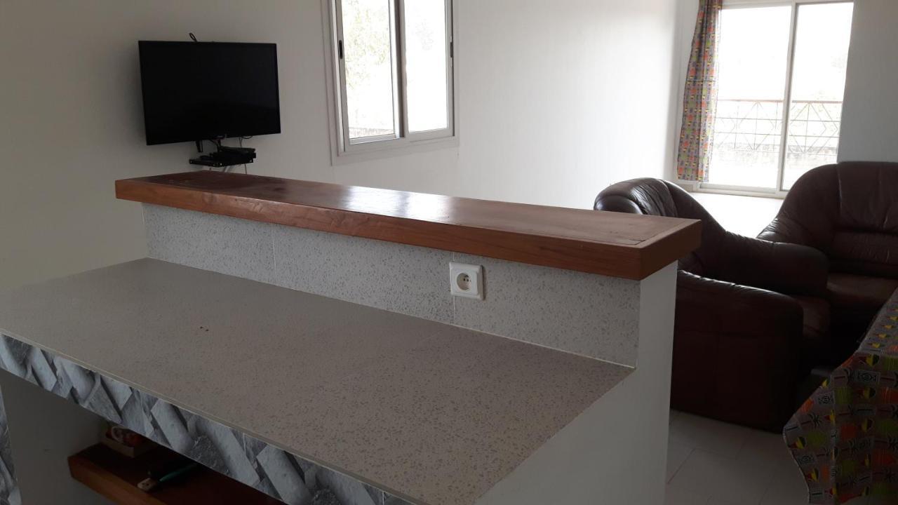 Appartement Familial Spacieux Avec Climatisation Ziguinchor Kültér fotó