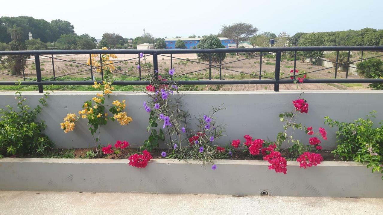 Appartement Familial Spacieux Avec Climatisation Ziguinchor Kültér fotó